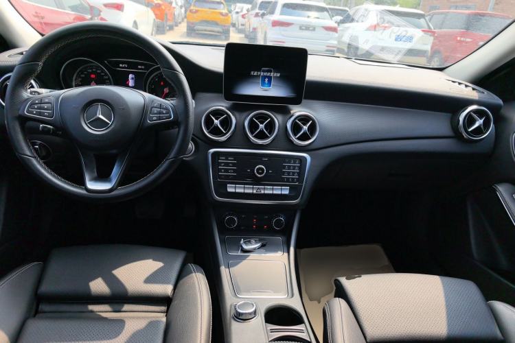 Used Mercedes-Benz GLA 2018 GLA 200 Fashion Model Center Console