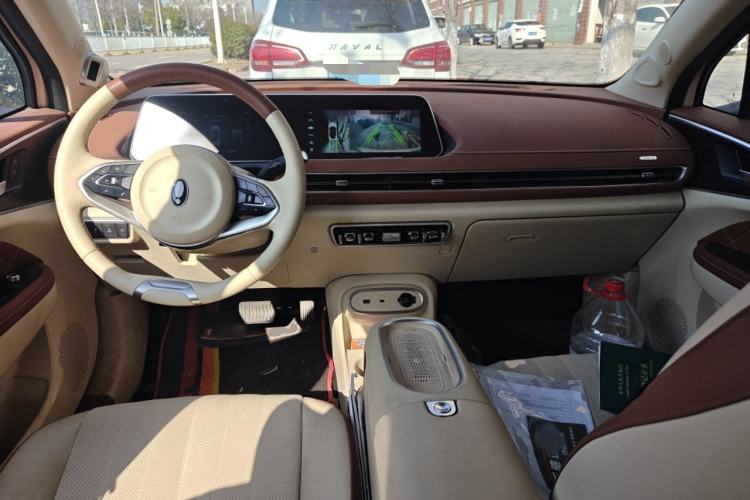 Used ORA Good Cat 2023 401 km Standard Range Premium Version Lithium Iron Phosphate Center Console