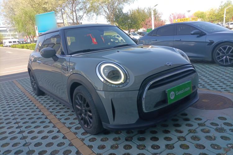 Used MINI 2022 1.5T ONE Front Right 45 Deg