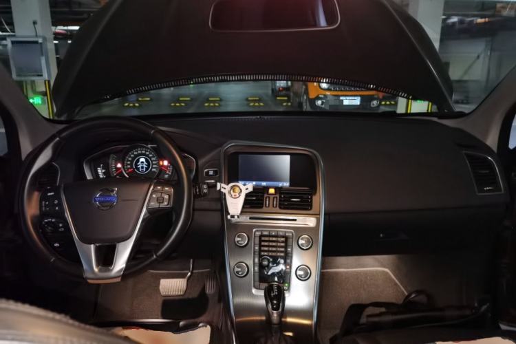 Used Volvo XC60 2014 T5 Zhiyi Edition Center Console
