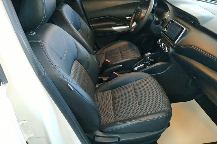 Used Nissan Kicks 2017 1.5L CVT Smart Drive Edition Right Front Seat