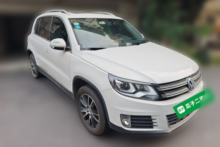 Used Volkswagen Tiguan 2013 1.8 TSI Automatic All-Wheel Drive Luxury Model Front Right 45 Deg
