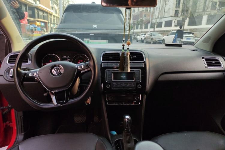 Used Volkswagen Polo 2016 1.6L Automatic Luxury Model Center Console