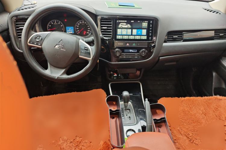 Used Mitsubishi Outlander 2021 2.0L Two-Wheel Drive Comfort Edition 5 Seats Center Console