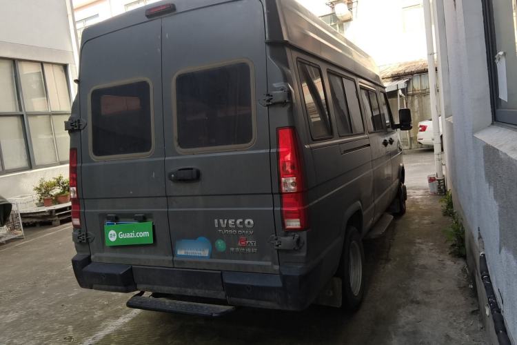 Used Iveco Daily 2023 2.5T A37M1 Multi-Purpose Passenger Vehicle Long Wheelbase Mid-Roof Design Dual Side Sliding Doors Automatic Transmission Rear Right 45 Deg