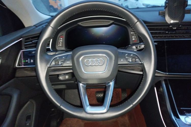 Used Audi Q8 2019 55 TFSI Luxury Dynamic Model Steering Wheel