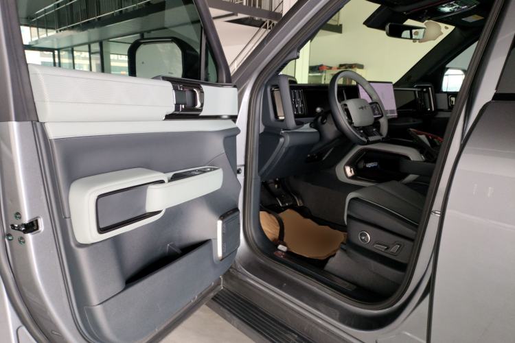 Used Formula Leopard 5 2023 Navigator Edition