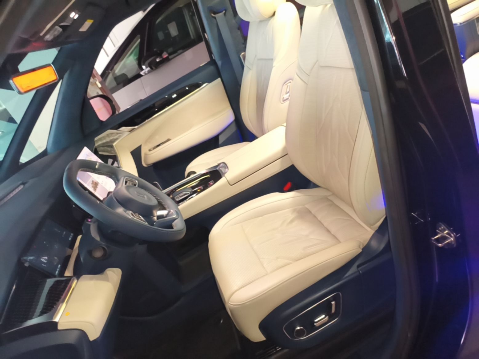 Zeekr 009 2024 7-Seater Walk-Through Version Four-Wheel Drive 108 kWh — снимка 17