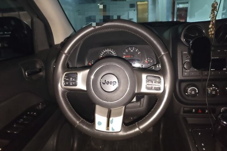 Used Jeep Compass 2013 2.4L four-wheel-drive sport version