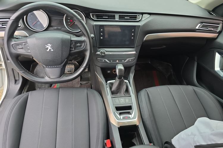 Used Peugeot 408 2018 350THP Automatic Luxury Edition Center Console