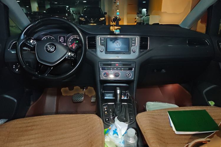 Used Volkswagen Golf Sportsvan 2016 230TSI Automatic Trend Edition Center Console