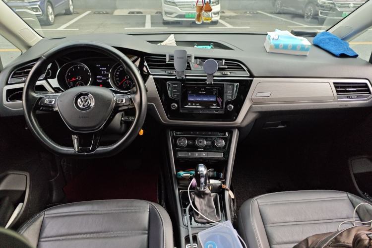Used Volkswagen Touran 2016 Volkswagen Touran L 280TSI DSG Comfort Edition Center Console