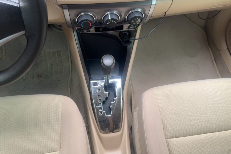 Used Toyota YARiS L Zhi Xuan 2015 1.5E Automatic Charm Edition Gear Lever