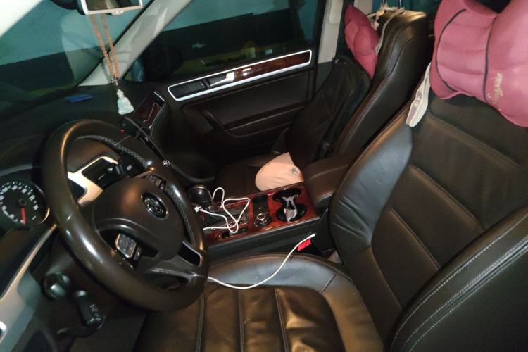 Used Volkswagen Touareg 2011 3.0 TSI Standard Version Left Front Seat