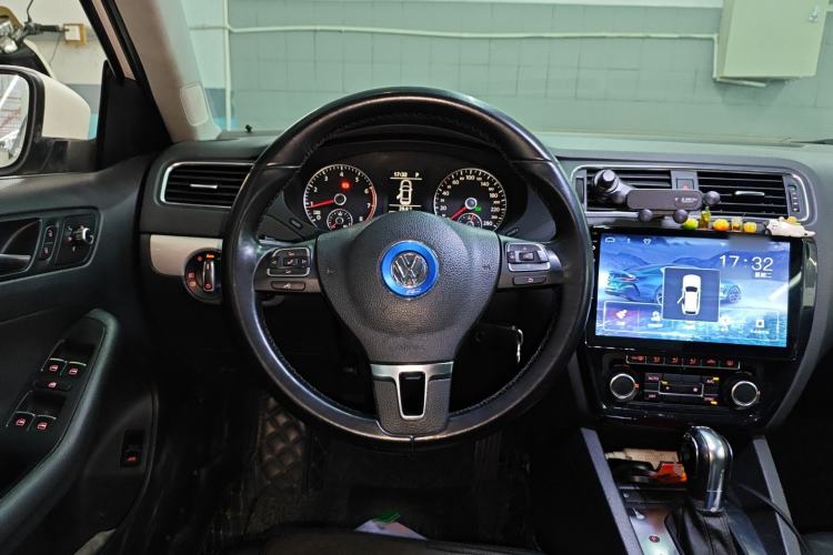 Used Volkswagen Sagitar 2014 1.4TSI Automatic Luxury Model Steering Wheel