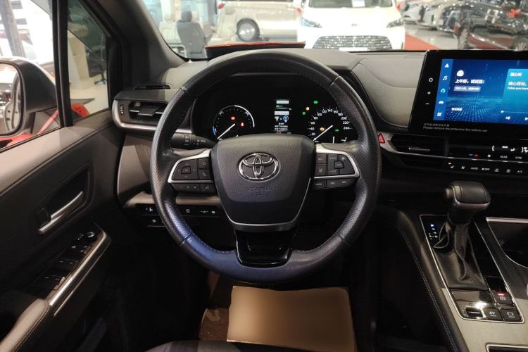 Used Toyota Sienna 2023 2.5L Hybrid Deluxe Edition
