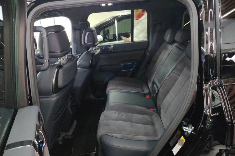 Used Formula Leopard 5 2023 Cloud Ride Flagship Edition
