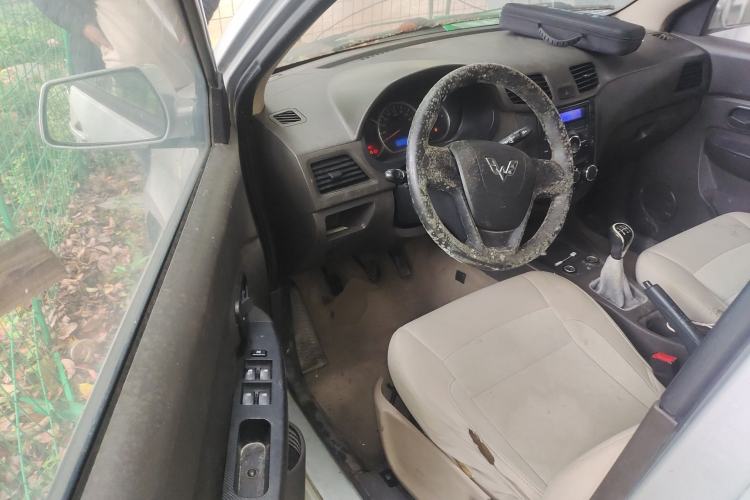 Used Wuling Hongguang 2015 1.5L S Base Model China IV Driver Seat