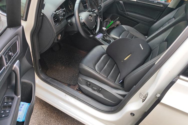 Used Volkswagen Golf Sportsvan 2016 230TSI Automatic Luxury Version
