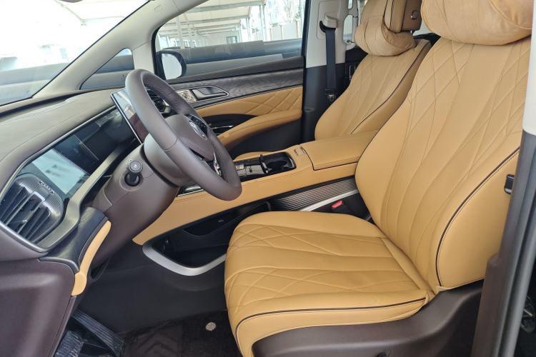 Used Denza D9 2024 DM-i 980 Four-Wheel Drive Prestige Model
