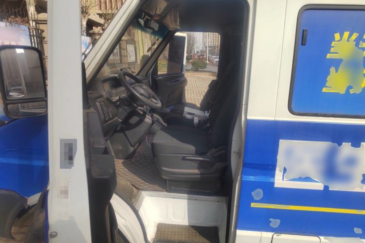 Used Iveco Daily 2023 2.5T A37M1 Long Wheelbase Mid-Height Dual-Tire Manual Door 5-9 Seater