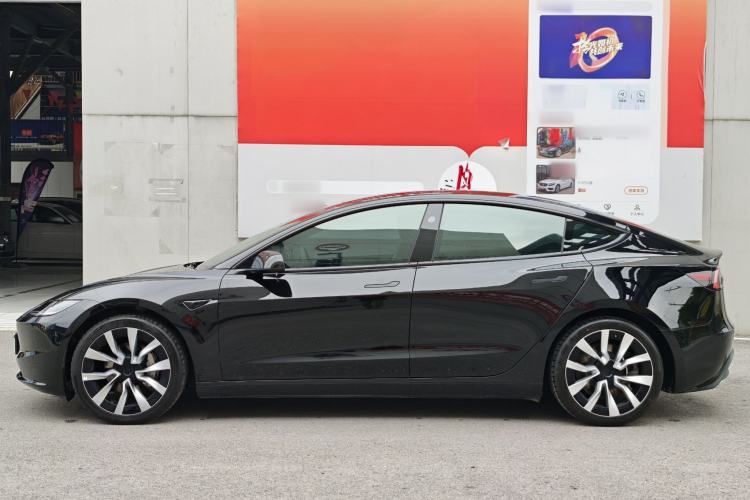 Used Tesla Model 3 2023 Long-Range All-Wheel-Drive Version