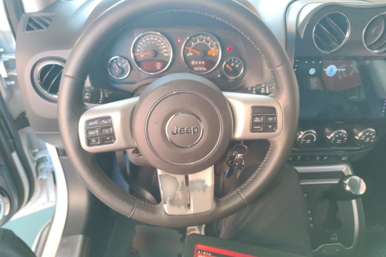 Used Jeep Compass 2015 2.0L Two-Wheel Drive Luxury Edition