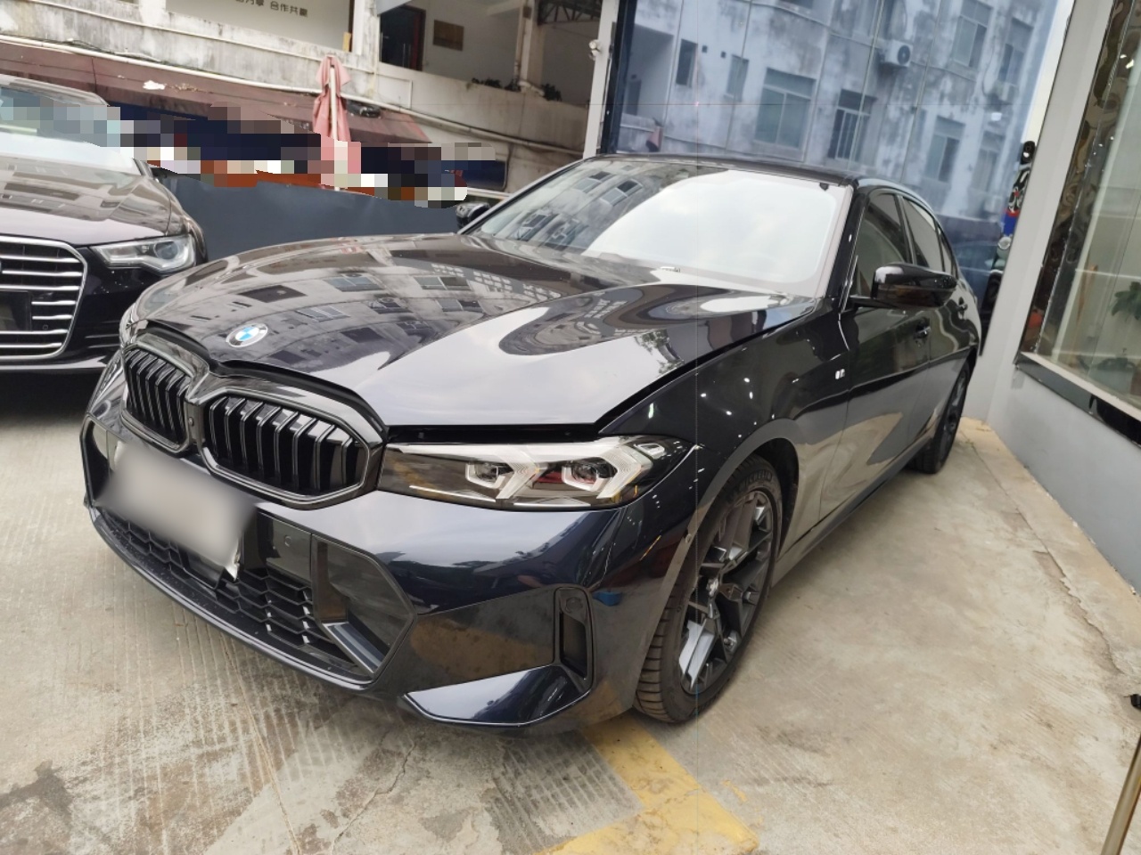 Под передней частью автомобиля