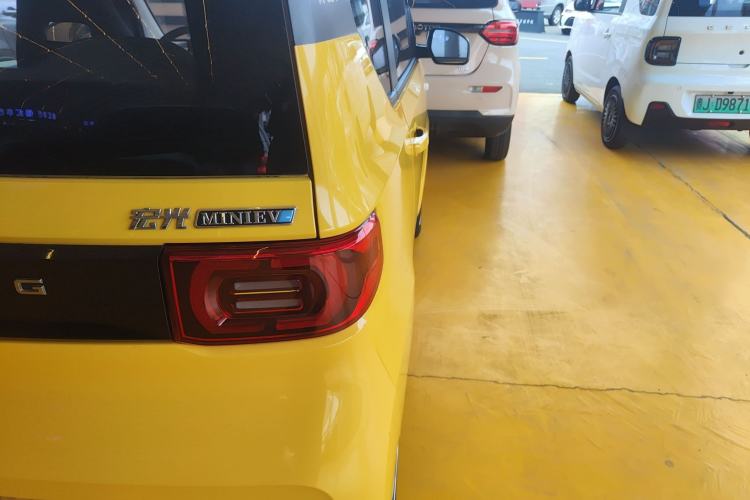 Used Wuling Hongguang MINIEV 2021 Macaron Premium Model – Lithium-NMC Right Rear Taillight