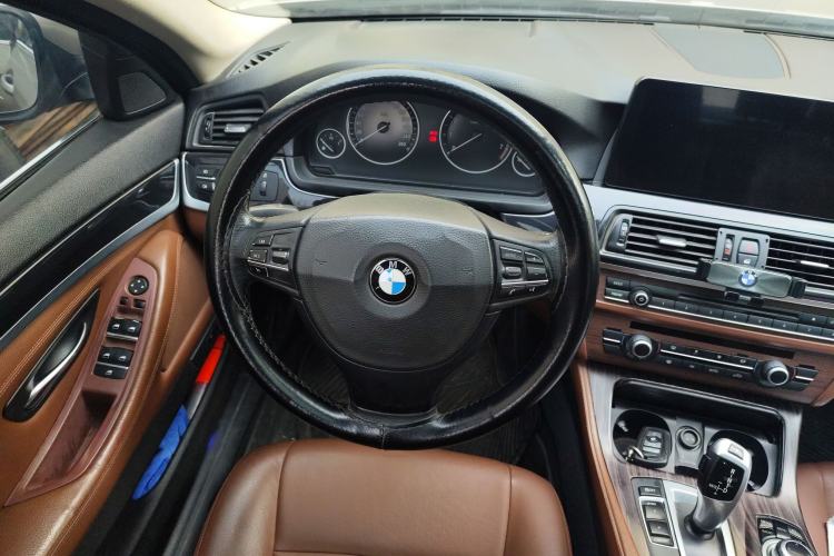 Used BMW 5 Series 2014 520Li Elegant Model
