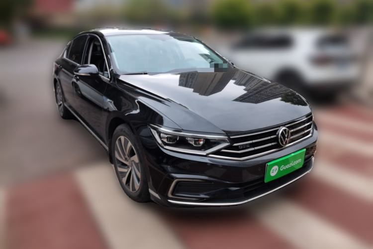 Used Volkswagen Magotan GTE Plug-in Hybrid 2022 GTE Luxury Model Front Right 45 Deg