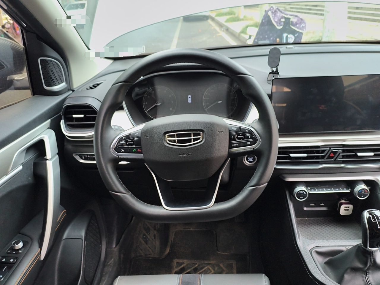 Geely Auto Coolray 2023 1.4T Manual Gold Edition — снимка 10