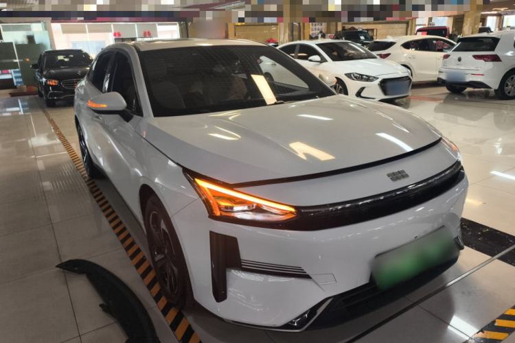 Used Geely Galaxy L6 2023 60km PLUS Front Right 45 Deg