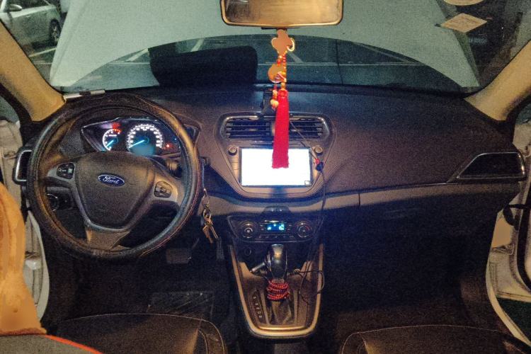 Used Ford Escort 2015 1.5L Automatic Fashion Model Center Console