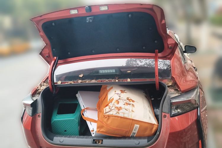 Used Dongfeng Aeolus Yixuan 2021 230T Automatic Zuiying Knight Edition Trunk