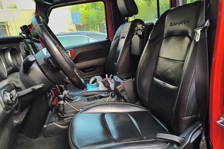 Used Jeep Wrangler 2019 2.0T Sahara Four-Door Version China VI Emission Standard
