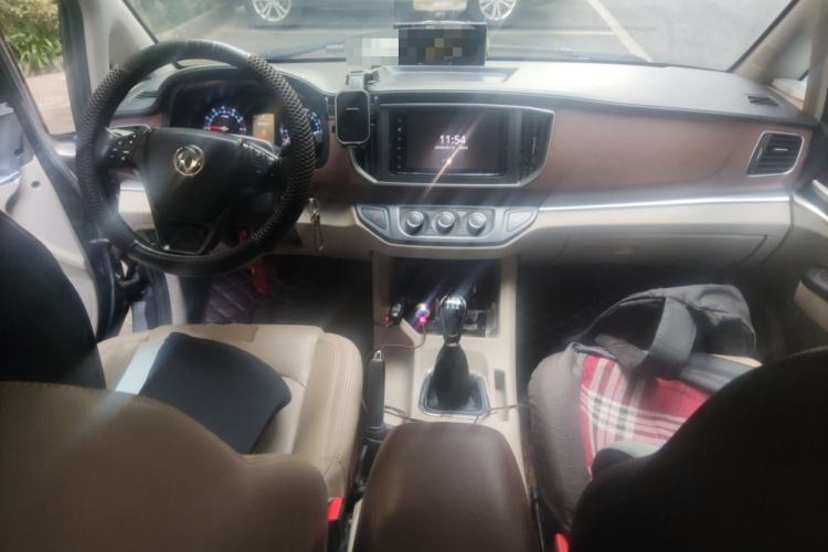 Used FORTHING Lingzhi 2019 M5L 1.6L 7-Seater Luxury Model China VI Standard Center Console