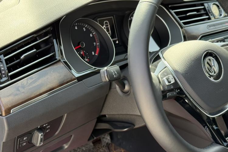 Used Volkswagen Magotan 2018 330TSI DSG Luxury Model Interior 9