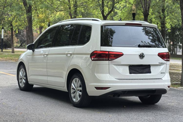 Used Volkswagen Touran 2016 Volkswagen Touran L 280TSI DSG Comfort Edition
