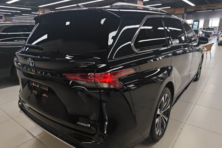 Used Toyota Granvia 2022 2.5L Hybrid Premium Edition