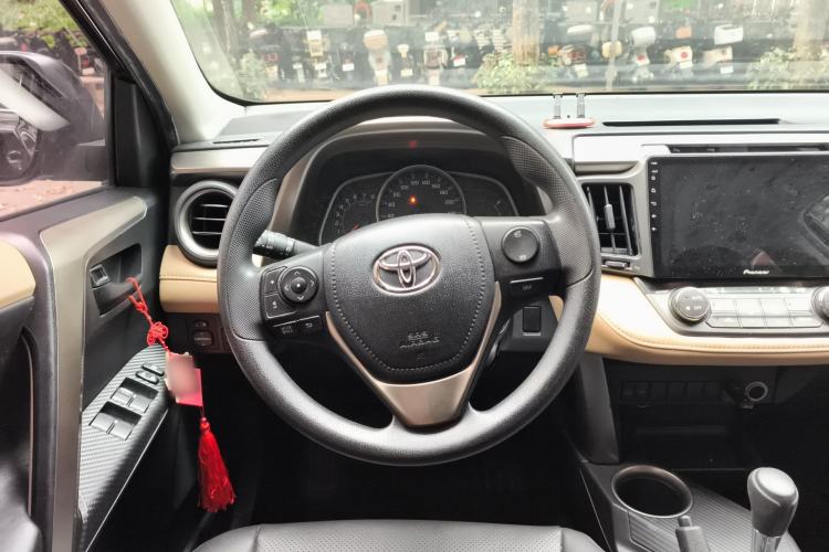 Used Toyota RAV4 2015 2.0L CVT Two-Wheel Drive Fashion Edition