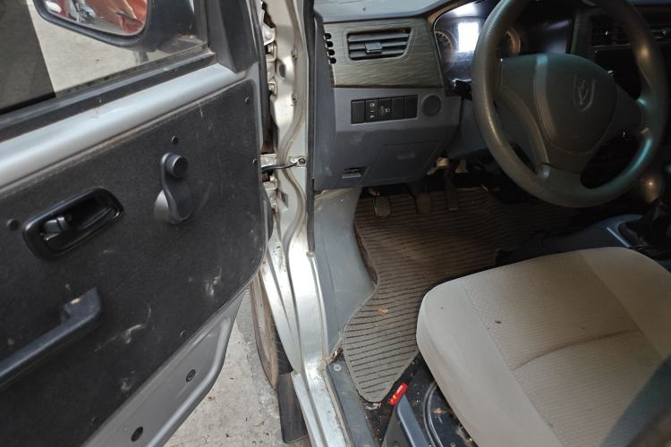 Used Jinbei Hiace X30 2021 1.5L Wealthy Single-Steaming Air-Conditioned Van China VI Standard SWC15M Interior 3