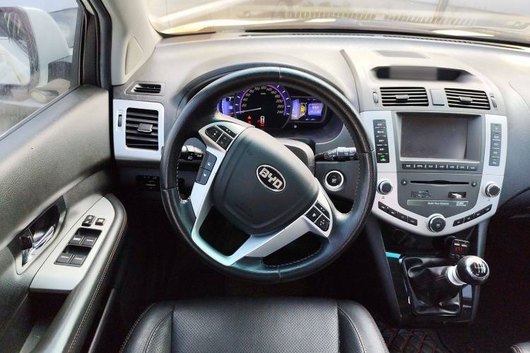 Used BYD S6 2014 1.5TI Manual Luxury 5-Seater Steering Wheel
