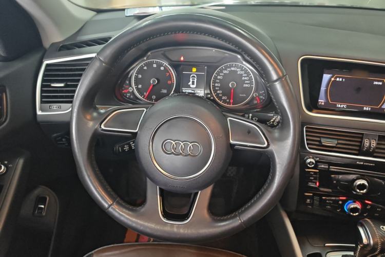 Used Audi Q5 2017 Plus 40 TFSI Ambition Model Steering Wheel