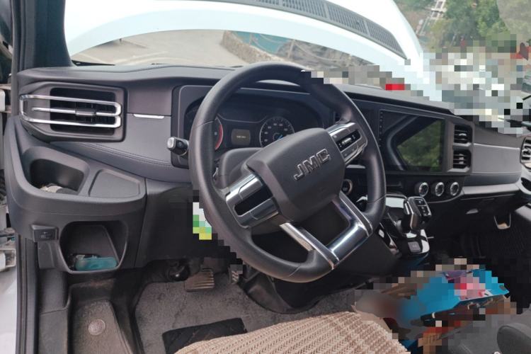 Used JMC Fushun 2023 2.0T Automatic Short-Wheelbase Low-Roof Commercial & Multi-Purpose Passenger Vehicle 6 Seats with Lift-Up Tailgate Steering Wheel