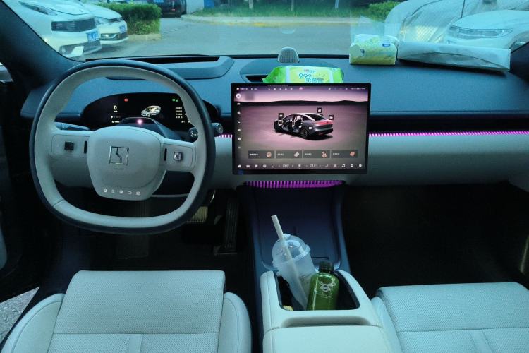 Used Zeekr 007 2025 Rear-Drive Intelligent Driving Version 75 kWh Center Console