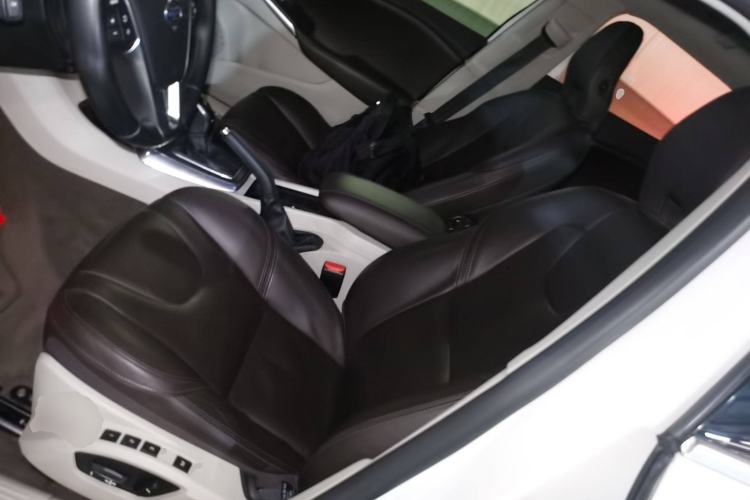 Used Volvo V40 2013 2.0T Zhiya Edition