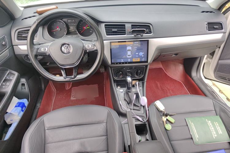 Used Volkswagen Lavida 2017 1.6L Automatic Comfort Edition Center Console