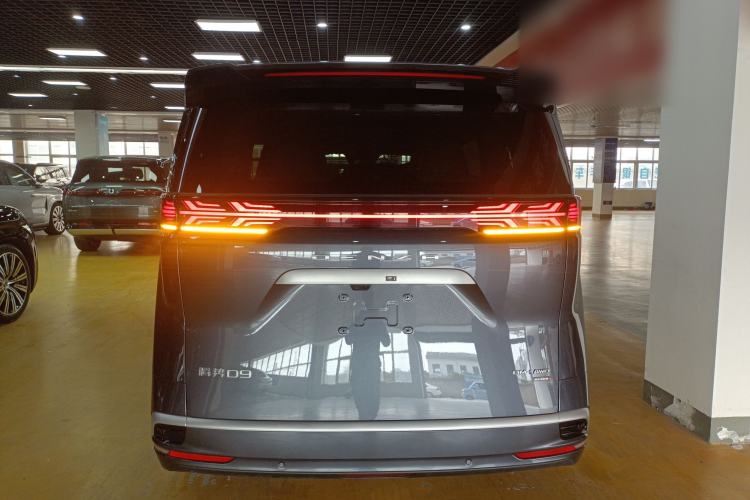 Used Denza D9 2025 DM-i Intelligent Drive 1020 Four-Wheel Drive Flagship Model