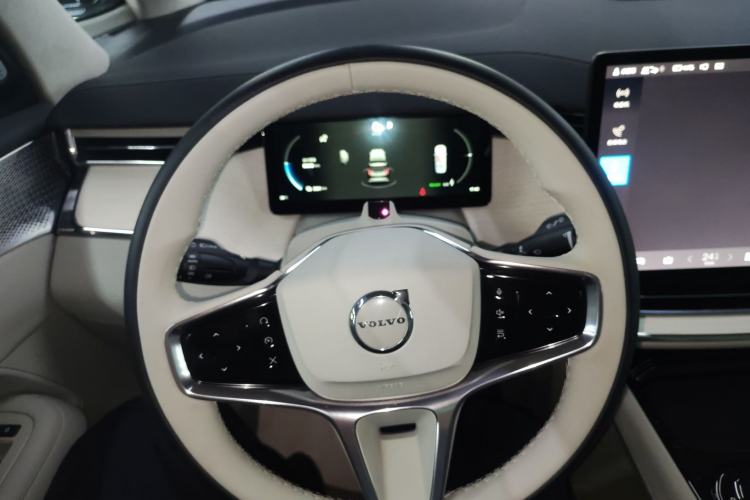 Used Volvo EM90 2025 Ultra Six-Seater Steering Wheel